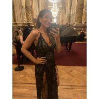 Maine Bastita esplendida en la gala de CARAS TV en el COLON