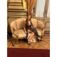 Maine Bastita esplendida en la gala de CARAS TV en el COLON