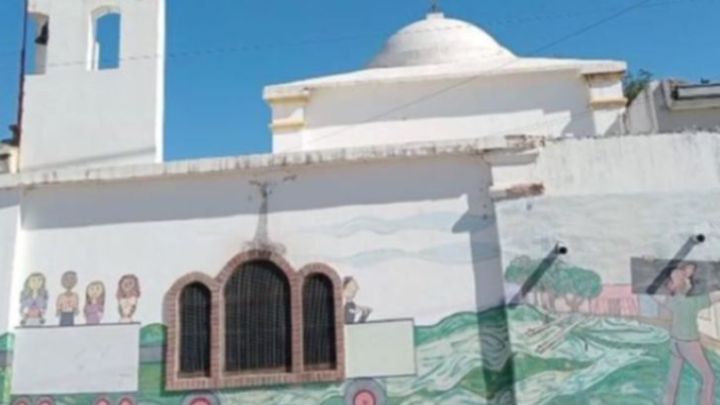 LA IGLESIA SIN LA CAMPANA.