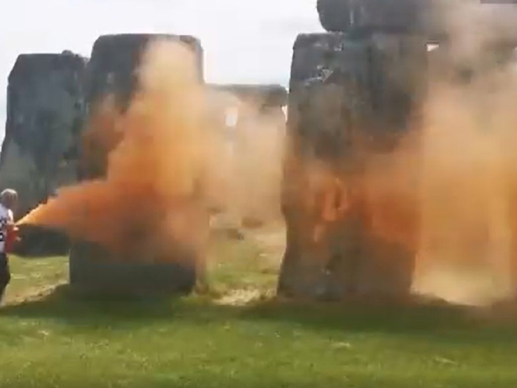 Activistas ecológicos vandalizaron el monumento prehistórico de Stonehenge  en Inglaterra | Perfil