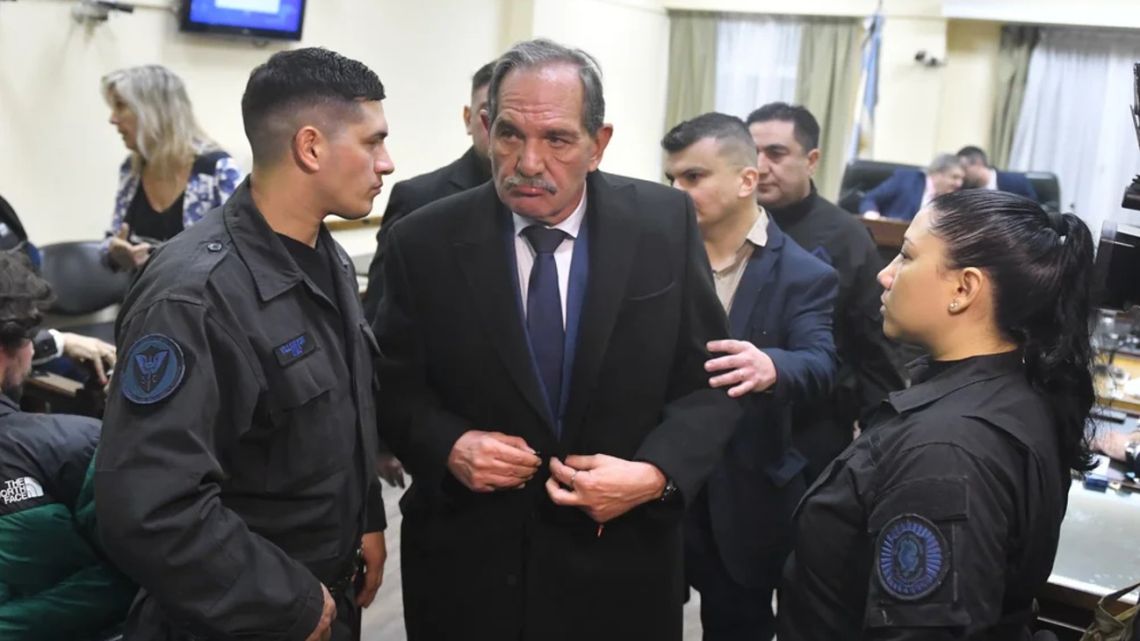 Jorge Alperovich, flanked by police, after the reading of the sentence in court. 
