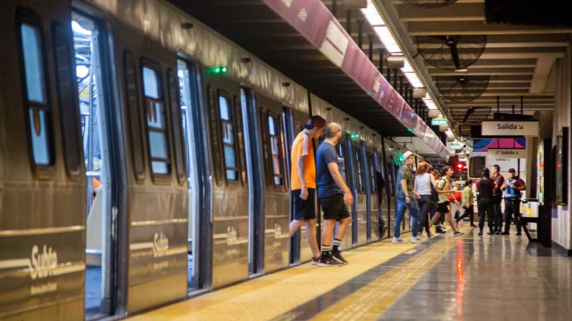 Comenzó El Paro De Subtes: La Suspensión Escalonada Afecta A Todas Las ...