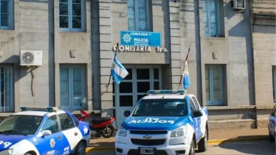 Rosario: detienen a nueve policías acusados de incendiar a un hombre en un operativo