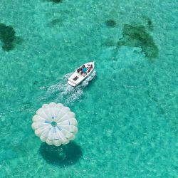 Parasailing, tirolesa y buggy, algunas de las cosas que se pueden hacer en Punta Cana.