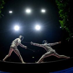 El francés Paul Allegre (izq.) compite con el italiano Davide Di Veroli (der.) en el Campeonato Europeo de Esgrima Euro Basel 2024 en Basilea, Suiza, el 22,2024 de junio. (Foto de OLIVIER CHASSIGNOLE / AFP) | Foto:AFP