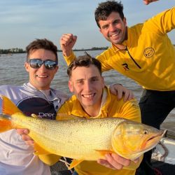 El plato fuerte fue el sábado desde las 8 de la mañana, con la jornada central de la primera edición de la Fiesta del Dorado Esquinense, un evento que se extendería, desde lo piscatorio, hasta las 15 hs. 