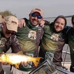 El plato fuerte fue el sábado desde las 8 de la mañana, con la jornada central de la primera edición de la Fiesta del Dorado Esquinense, un evento que se extendería, desde lo piscatorio, hasta las 15 hs. 