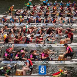Imagen de tripulaciones compitiendo en el Festival Internacional de Botes del Dragón de Vancouver 2024, en Vancouver, Canadá. | Foto:Xinhua/Liang Sen