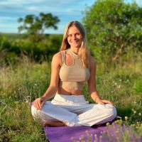 Flor Holística: Canalizando la Energía Femenina