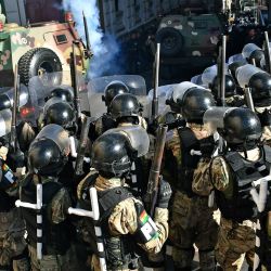 Militares participan durante un intento de golpe de Estado cerca de la plaza Murillo, en La Paz, Bolivia. El presidente de Bolivia, Luis Arce, posesionó nuevo Alto Mando Militar, luego de la destitución del general Juan José Zúñiga, señalado como el principal promotor del fallido golpe de Estado que se produjo esta jornada. | Foto:Xinhua/Roberto Aranda/Agencia APG Noticias