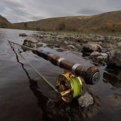 El impacto económico de la pesca deportiva en Chubut fue otro de los puntos tratados, con números cercanos a los 7,000 millones de dólares, una cifra que subraya la importancia económica significativa de esta actividad para la provincia.