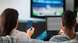 La recesión empujó a que el 70% de los hogares recorten los servicios de Internet y TV