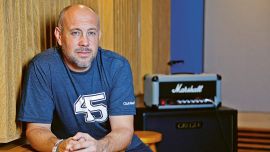 Es un “hombre orquesta”, se involucra en cada etapa del proceso, su fuerte es armar equipos.