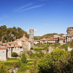 El Grand Tour de Cataluña es un recorrido en auto que visita Sitges, Tarragona y Lérida, entre otros atractivos.