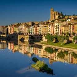 El Grand Tour de Cataluña es un recorrido en auto que visita Sitges, Tarragona y Lérida, entre otros atractivos.