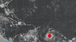 El Centro Nacional de Huracanes, en Miami, ya sigue cada movimiendo del huracán Beryl en el Caribe.