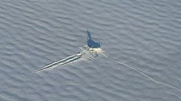Enrique Queque Parodi, conocido piloto de Trevelin, aterrizó de emergencia en una laguna congelada de Chubut.
