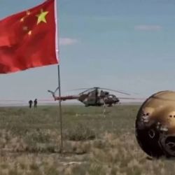 , todos los materiales recolectados fueron depositados en una nave espacial que había permanecido en órbita y en la cual tuvo lugar el viaje de regreso a la Tierra