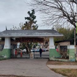 Construido sobre pilotes de acero, el Pejerrey Club cuenta, desde 1989, con un muelle de 376 m, uno de los espigones más largos de Sudamérica con aguas pasantes.