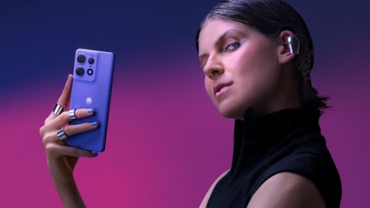 Disponibles en los principales operadores y retailers del país, así como en la tienda online de Motorola.