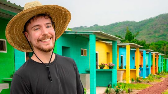 MrBeast pasó por Argentina y regaló 10 casas a familias del norte del país