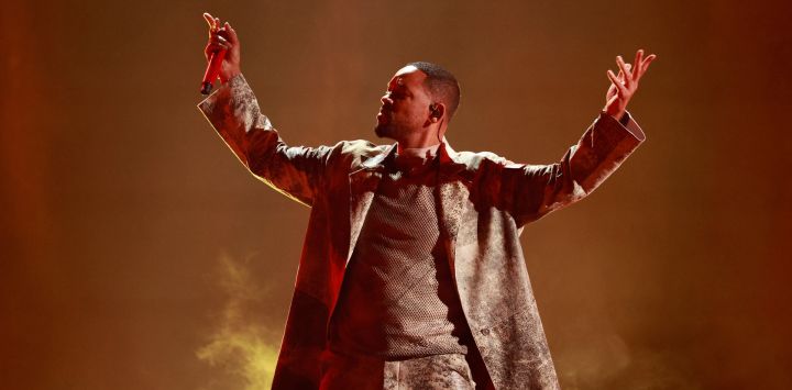 El actor y rapero estadounidense Will Smith actúa en el escenario durante los premios BET 2024 en el teatro Peacock de Los Ángeles.