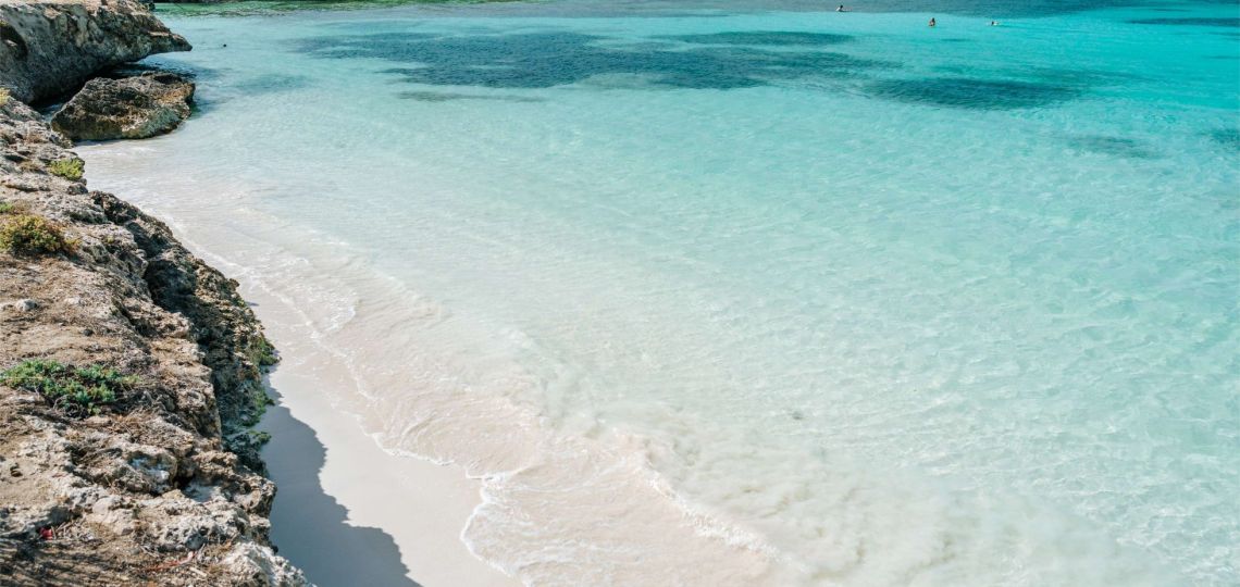 Viajé a Aruba y terminé viviendo mucho más que un descanso: lujo, cultura y una isla propia