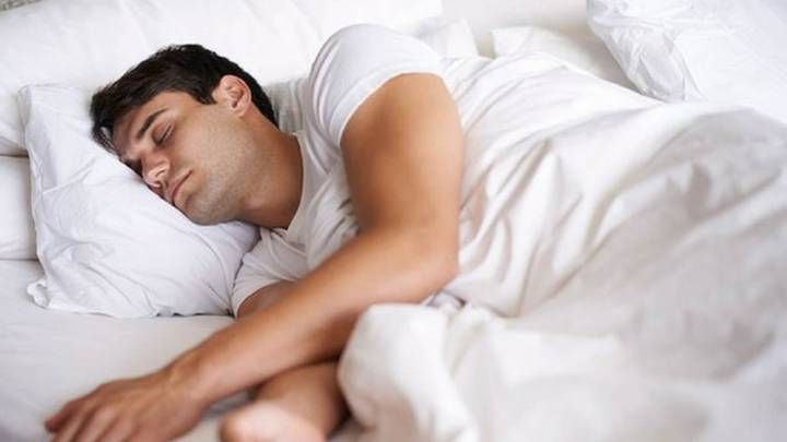 Dormir profundamente.