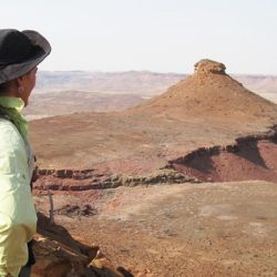 Vista de los afloramientos pérmicos en la región de Gai-as, Africa. 