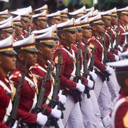 Imagen de un desfile llevado a cabo para conmemorar el 78 aniversario de la Policía Nacional de Indonesia, en Yakarta, Indonesia. | Foto:Xinhua/Zulkarnain