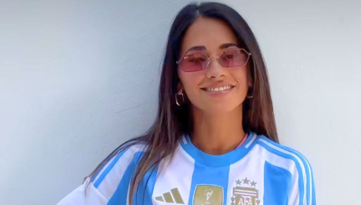 Así fue el look de Antonella Rocuzzo en el partido de la Selección Argentina en la Copa América 