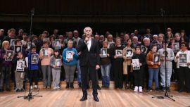 Jairo y los familiares de las víctimas, para pedir justicia