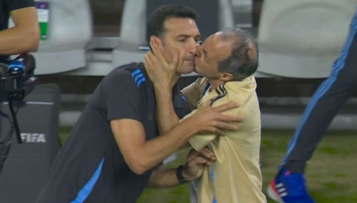 Copa América 2024: el video viral donde el utilero de la Selección Argentina festejó el pase a semifinales y besó a Lionel Scaloni