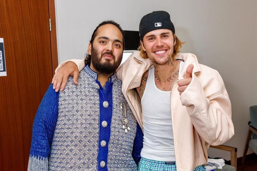Justin Bieber con Anant Ambani, hijo del hombre más rico de India, después de su show.