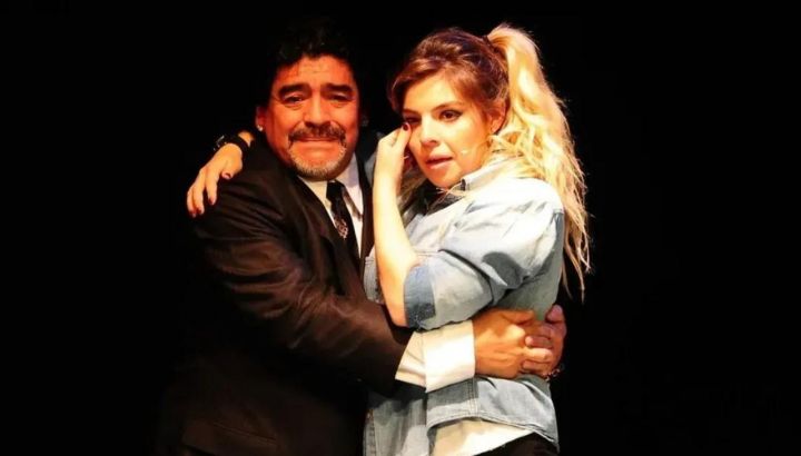 Diego Maradona junto a su hija Dalma