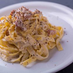 Salsa carbonara.