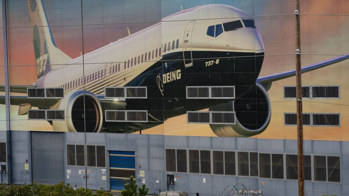 Boeing busca vías para mantener los contratos del Departamento de Defensa de EE.UU.