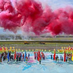 Imagen de la ceremonia de apertura de las pruebas ecuestres de los XII Juegos Tradicionales Nacionales de las Minorías Etnicas de China, en Zhaosu. | Foto:Xinhua/Chen Shuo
