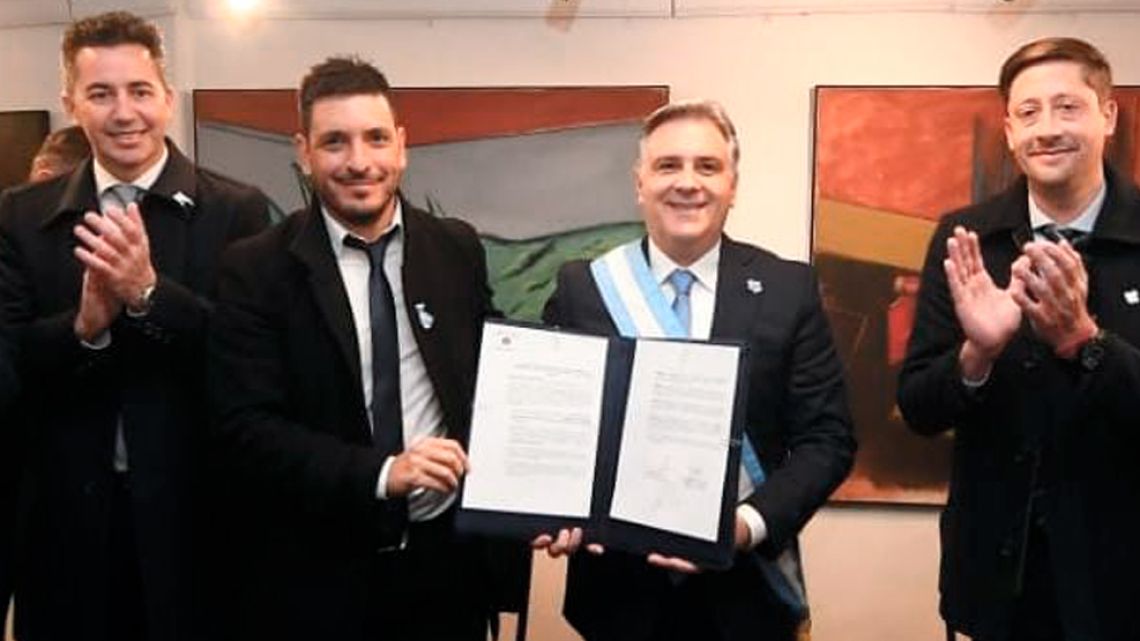 “Mi amigo el gobernador”: Ferrer y Llaryora levantan puentes con la educación de trasfondo 