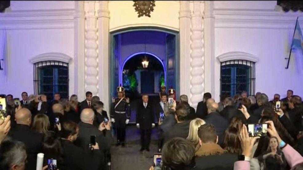 Milei viaja a Tucumán para firmar el Pacto de Mayo con gobernadores 20240708
