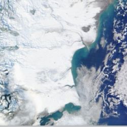 El temporal de nieve que está azotando fuertemente a la Patagonia, visto desde el espacio por la NASA.
