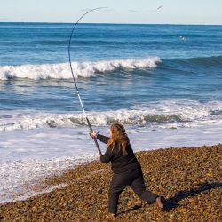 Pescadores provenientes de distintos lados de la provincia de Chubut, Santa Cruz, Neuquén, Río Negro y Chile se apostaron en la extensión de línea de costa de 4 km. 