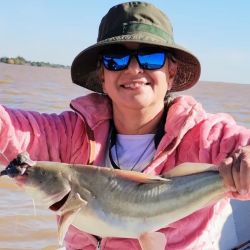 Paties y grandes bagres fueron la alternativa al pejerrey tentados por el filet de sábalo. 