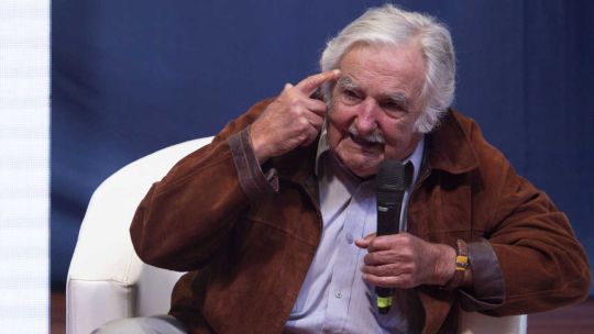 Pepe Mujica y la felicidad que no le llegó a costa de hoz, motosierra ni martillo