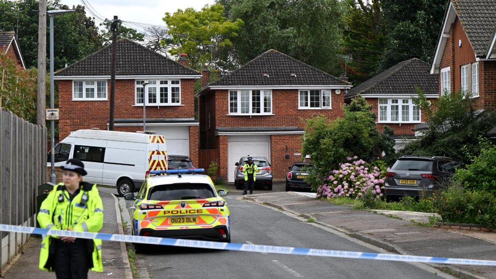 Un hombre asesinó a tres familiares de un comentarista de la BBC