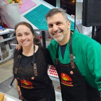 Chef Pastelera elaboró un budín multicolor en la Expo Cupcake en Bs. As.