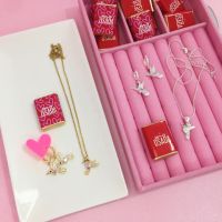 “Accesorios que celebran la amistad por SomosOSADA”