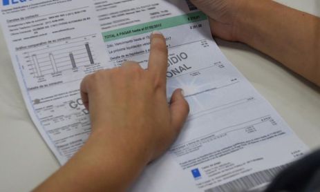 Las empresas de los servicios de luz, gas y agua permiten hacer el cambio titularidad de las facturas sin costo.