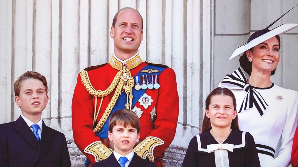 Los príncipes de Gales y sus tres hijos, Jorge, Carlota y Luis