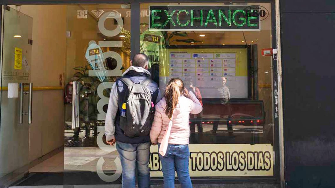 Crece la tensión cambiaria: el dólar blue se recalienta y alcanza un récord de $ 1.500